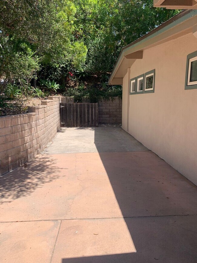 Photo - 2542 Crescent Ave
