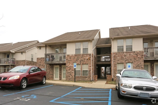 Derbytowne Apartments - Derbytowne Apartments