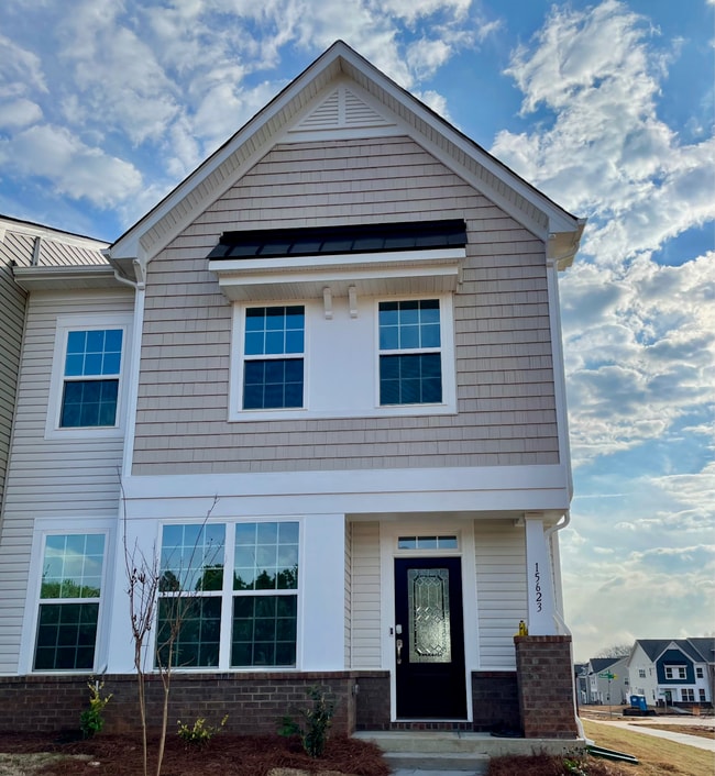 Building Photo - 15623 Country House St
