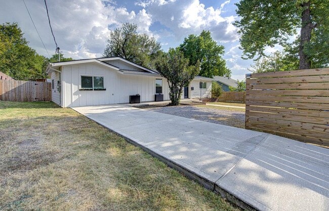 Photo - 5407 Manor Rd