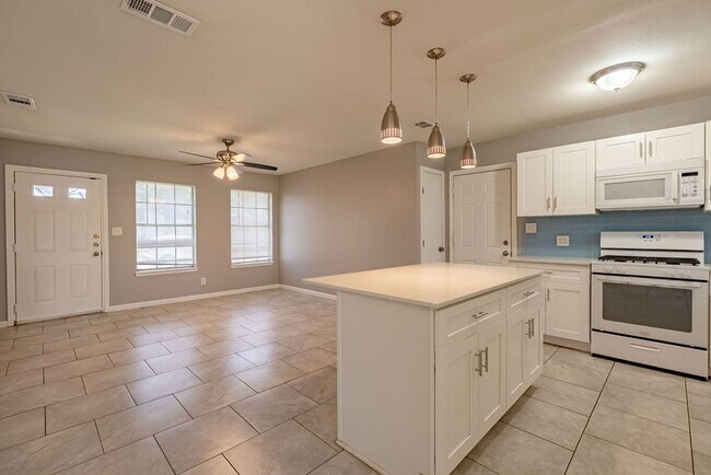 Photo - Beautiful 3 bedroom, 2 bathroom home in North Lamar!!!
