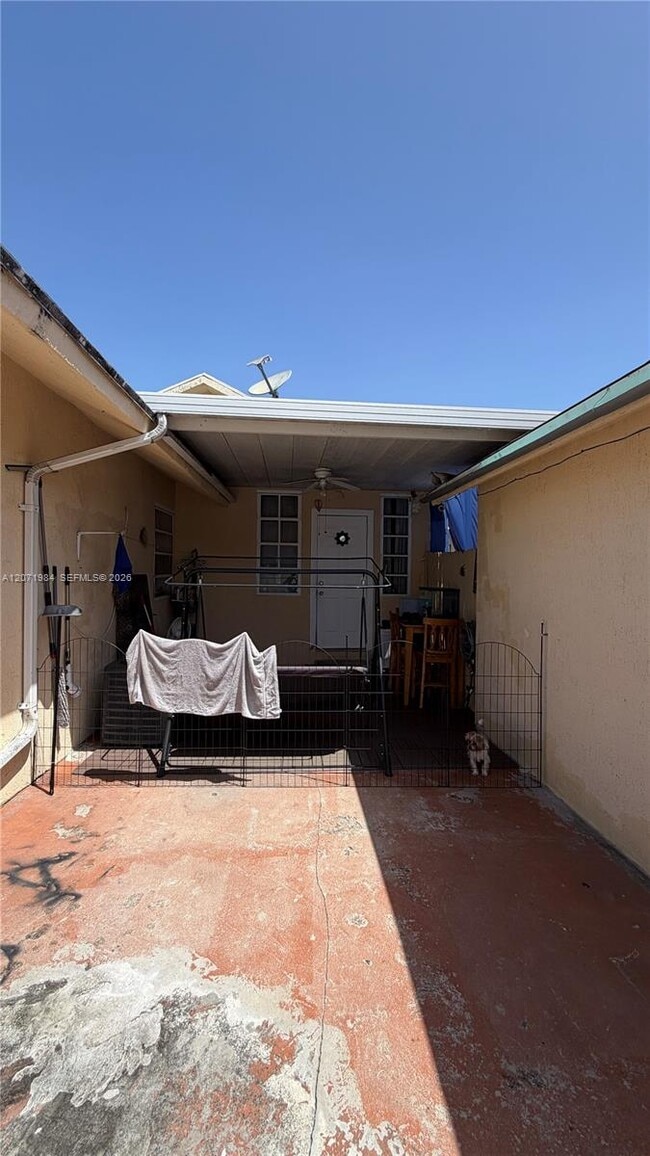 Photo - 2027 NW 1st Terrace Unidad R