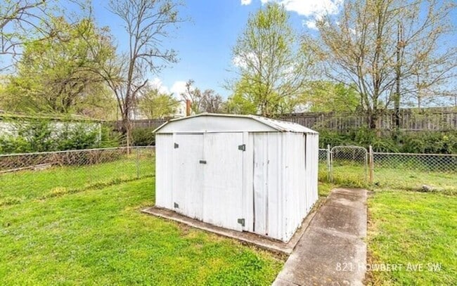 Photo - 821 Howbert Ave SW