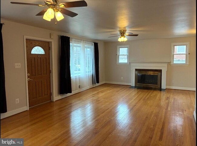 Photo - 7213 Adelphi Rd