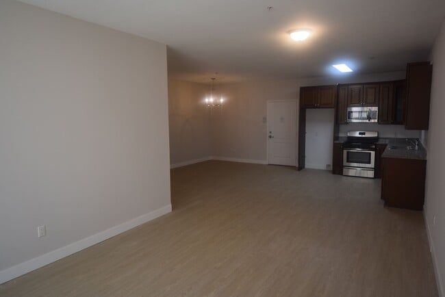 7122 Amigo Ave Unit 204