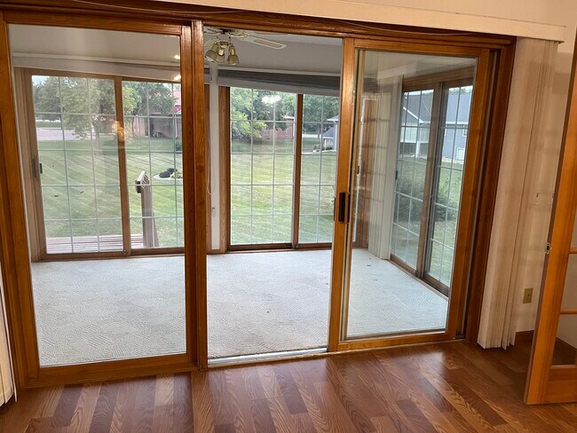 Sunroom - 703 E Tin St Unit 703