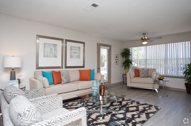 2BR, 2BA - 1,152 SF