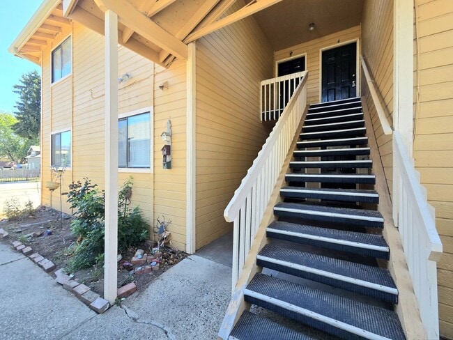 Building Photo - 124 N Delaware Ave Unit #4