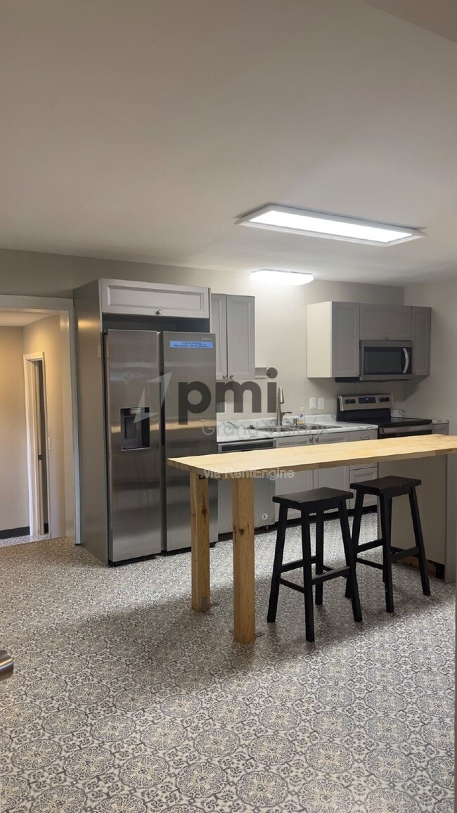 Photo - 1528 Division St