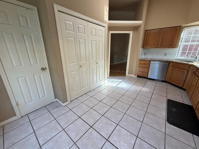 Photo - 5913 Shanghai Pierce Rd