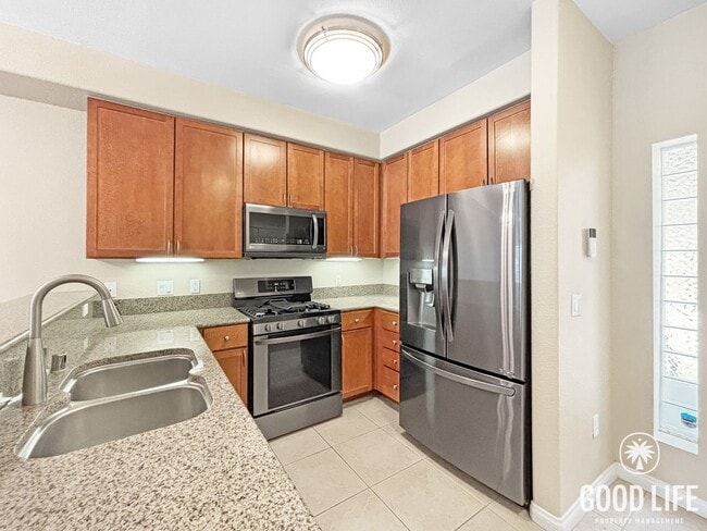 Photo - Beautiful 2BD/2.5BA Condo in Bankers Hill W/ W/D, A/C, Patio Area and Community Gym! Unidad 108