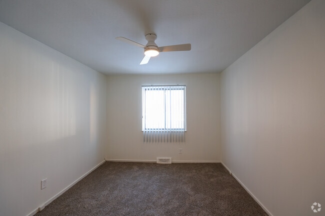 2BR, 1BA - 1030SF - Bedroom