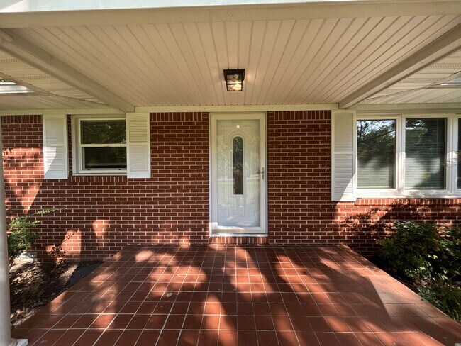 2195 Sharon Ave