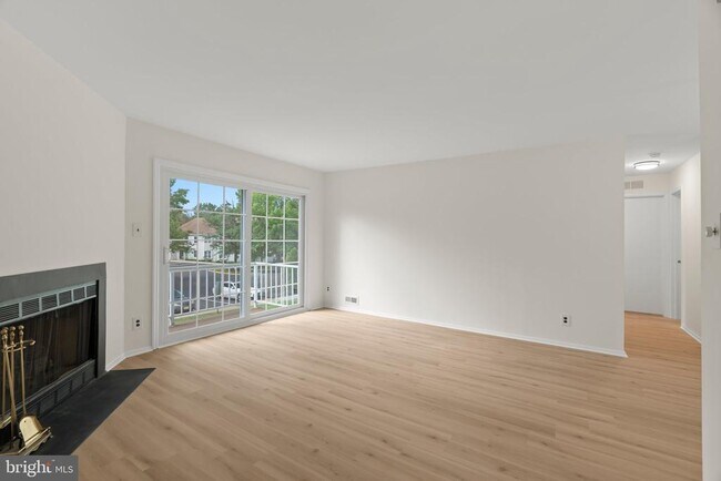 Photo - 330B Delancey Pl