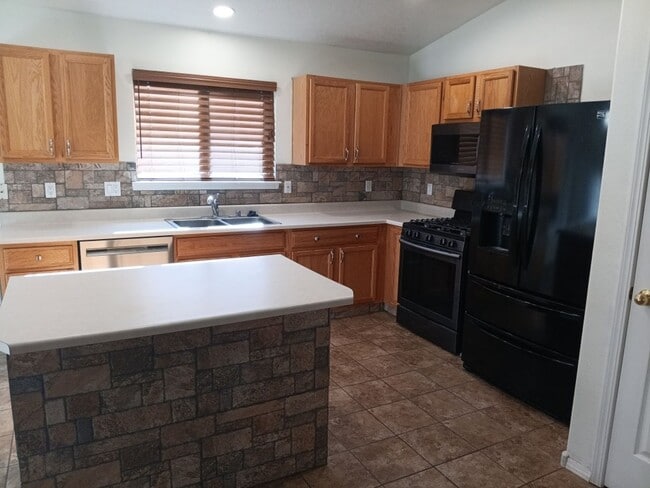 Photo - 3 Bedroom, 2 Bathroom Home! Schedule a Showing Today!