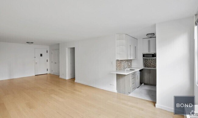 Building Photo - 330 W 58th St Unit 7E Rental