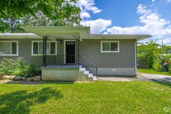 Building Photo - Freshly Updated 2 Bed 1 Bath in East Brain... Rental