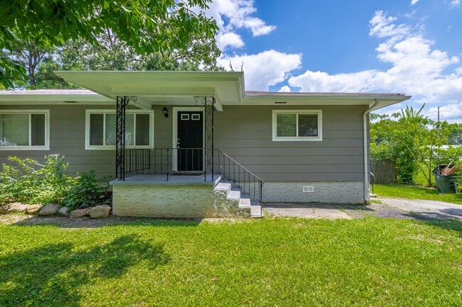 Building Photo - Freshly Updated 2 Bed 1 Bath in East Brain... Rental