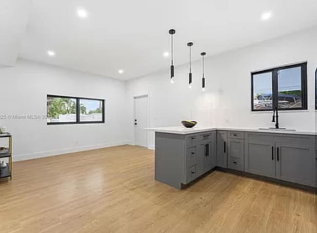 Photo - 1720 SW 73rd Ave