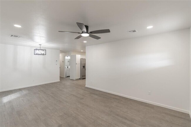 Photo - 537 Parkhill Cir