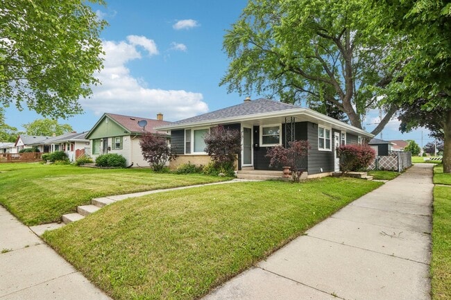 Photo - 2223 Grove Ave