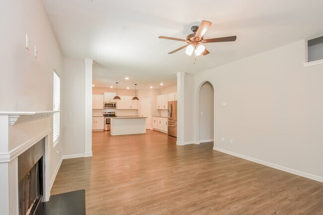 Photo - 203 Ajo Way