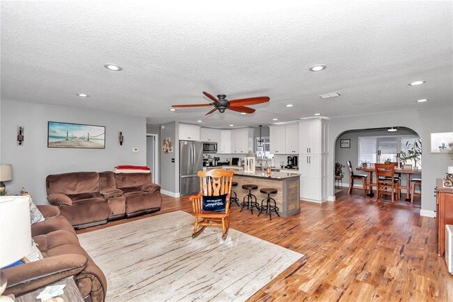 Photo - 6418 SW 62nd Ave