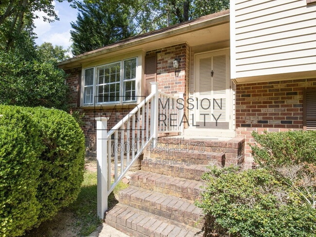 Photo - 325 Fairwood Dr