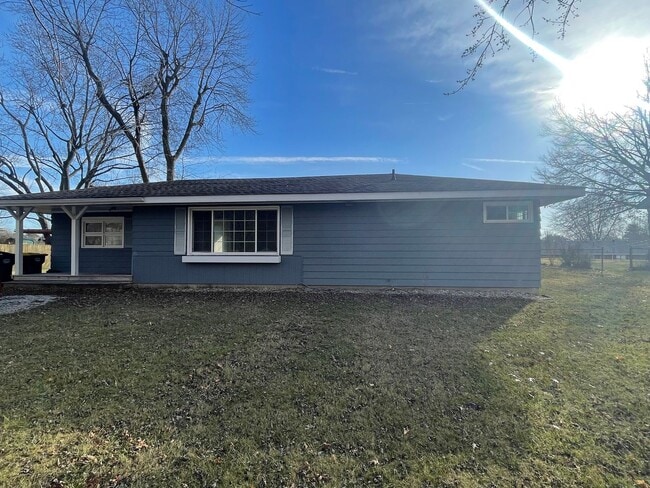 Building Photo - 3 Bedroom Home