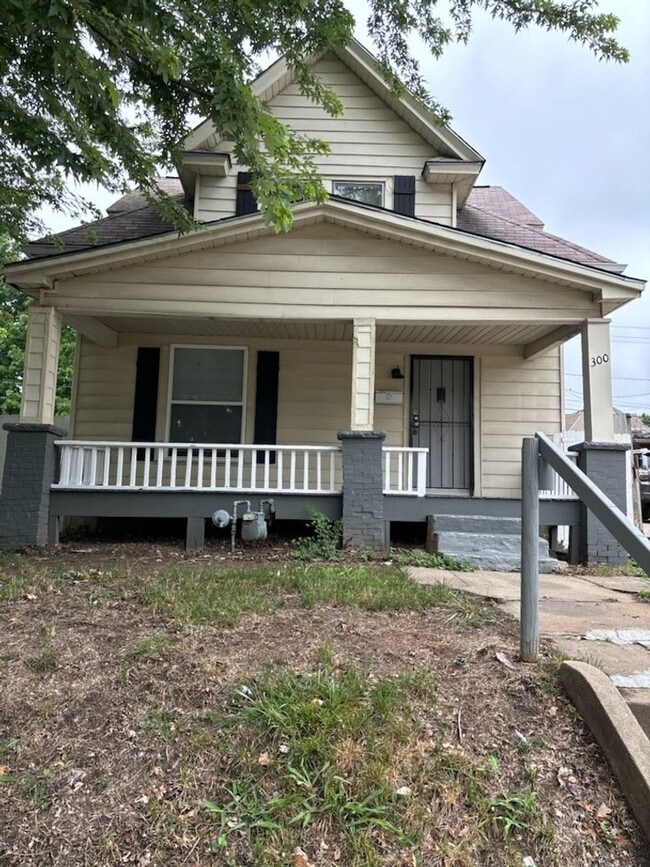 Photo - 300 N 16 St House
