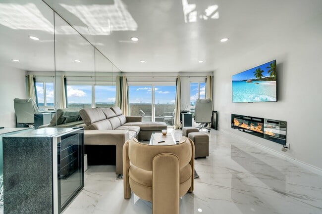 Photo - 8400 De Longpre Ave Unidad 311