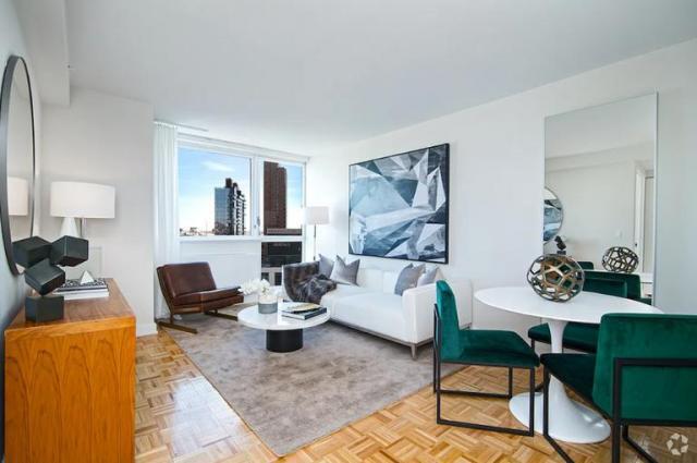 Building Photo - 1 bedroom in LONG ISLAND CITY NY 11101 Unit 1006 Rental