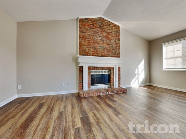 Photo - 868 Ashwood Crossing