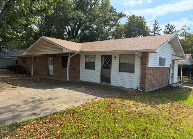 Building Photo - 200 Robin Way