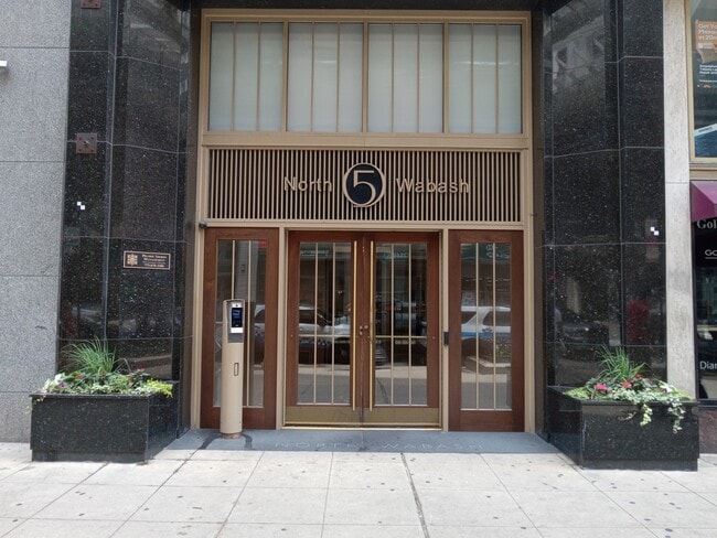 Building Photo - 5 N Wabash Ave Unit 804 Rental
