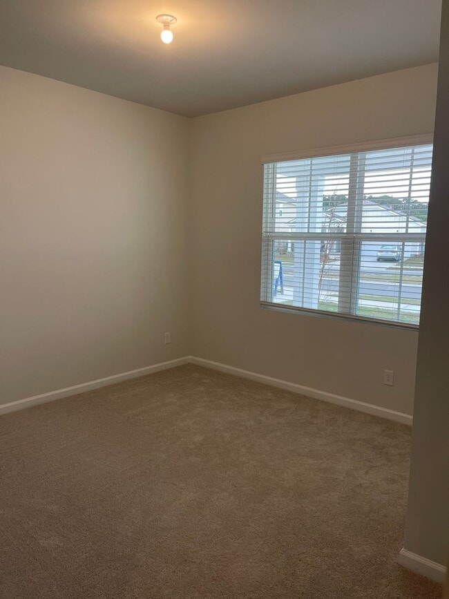 Photo - 4 bed 2 bath home in Heartwood!