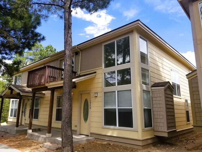 Westside 4 Bed, 2.75 Bath Townhouse w/Gara... - Westside 4 Bed, 2.75 Bath Townhouse w/Gara...