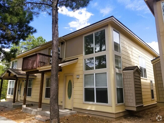 Building Photo - Westside 4 Bed, 2.75 Bath Townhouse w/Gara...