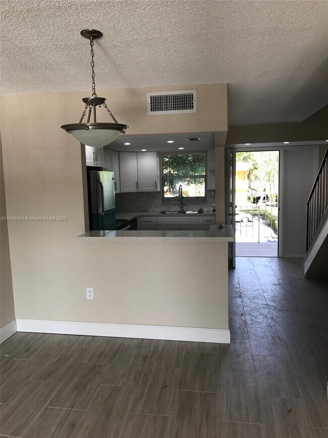 Photo - 9353 Fontainebleau Blvd Unidad A201