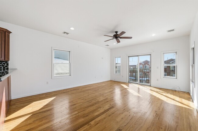 Photo - 54 Laidlaw Ave Unit 2