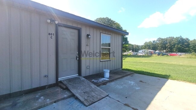 Building Photo - 801 Wilson St Unit 801C