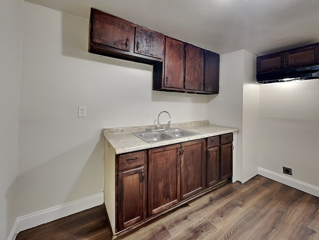 Photo - 2639 Ghent St