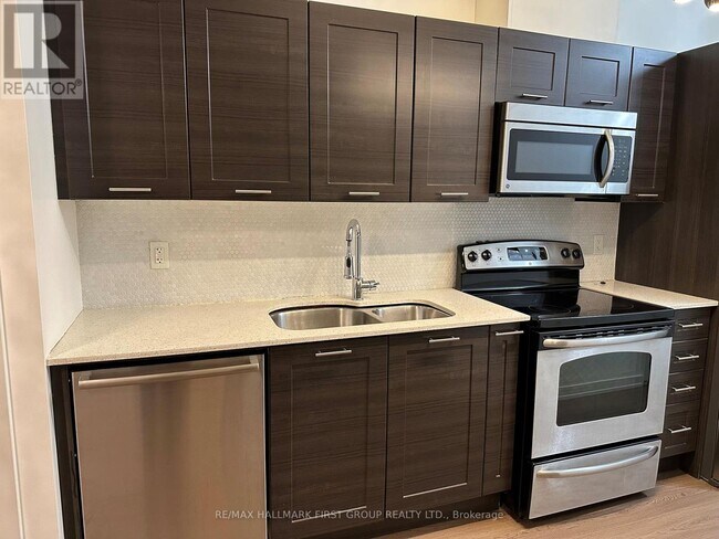 Photo - 169 Fort York Blvd Unit 816