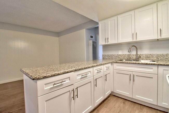 Photo - 801 S Merrill St