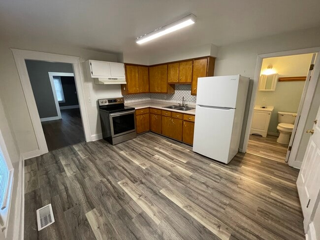 Building Photo - 1406 Lansing Ave Unit 1406 Rental