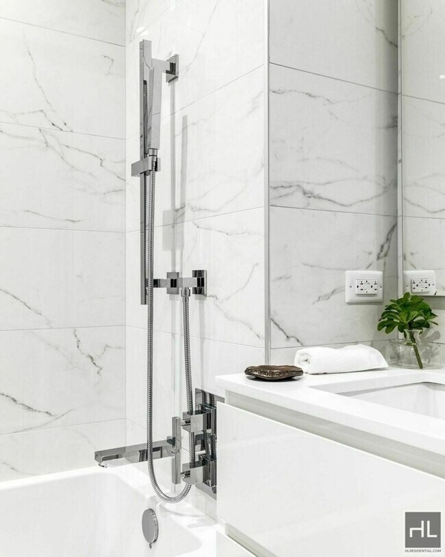 Photo - East 44th Street Unidad 25H