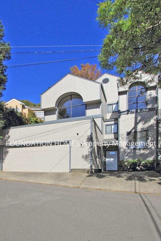 Sun Drenched 3BR/2.5BA Home in Tam Junctio... - Sun Drenched 3BR/2.5BA Home in Tam Junctio...