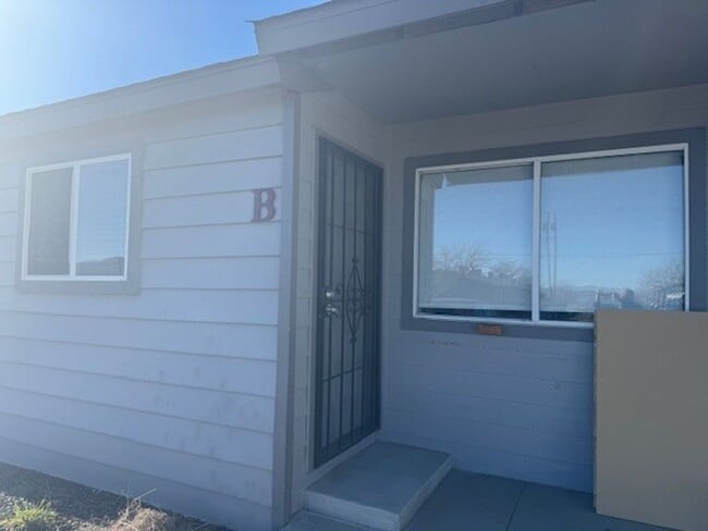 Building Photo - <B>Dayton Studio All Utilities Included<br><br>