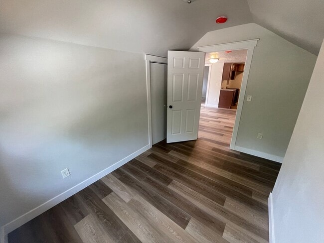 Photo - 420 S Van Buren St Unit Upper