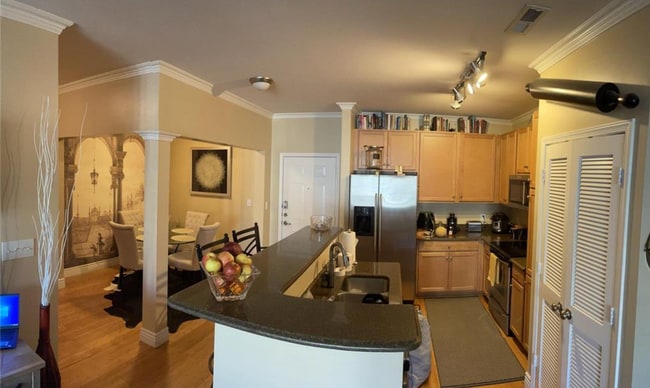 Building Photo - SPACIOUS 2-Bed, 2-Bath Condo WITH POOL, HO...